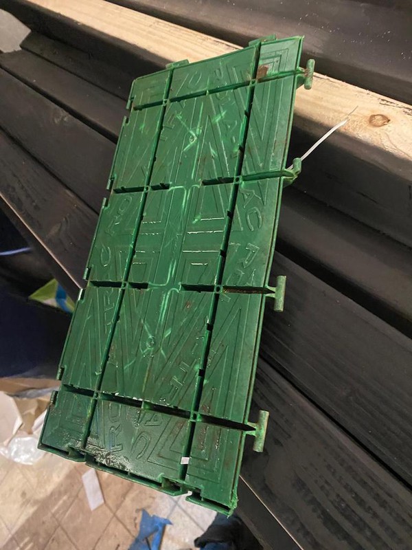 Grid mat plastic floor tiles