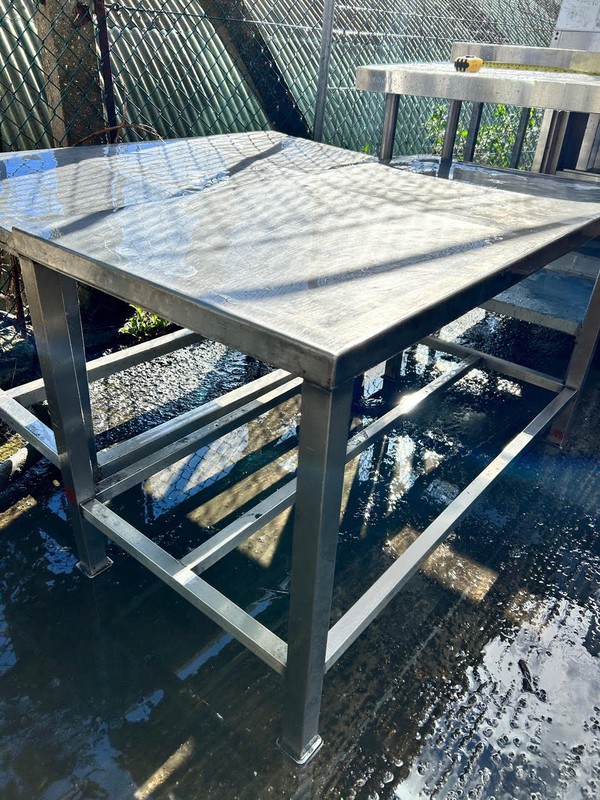 120cm x 60cm x 70cm staonless steel table