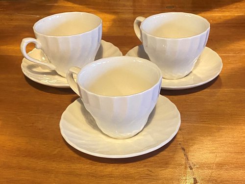 Secondhand Churchill Chelsea Cups and Saucers For Sale Secondhand Churchill Chelsea Cups and Saucers For Sale