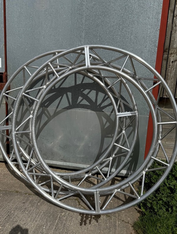 Two truss circles / truss rings, 2m diameter