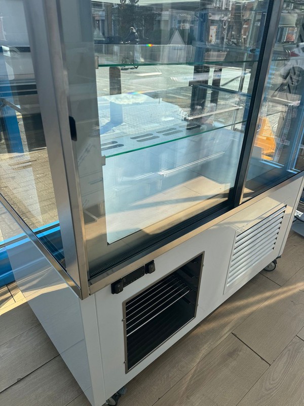 Roller Grill Panoramic Refrigerated  Display Cabinet FSC1200 for sale