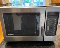 Secondhand Amana Commercial Microwave URCS511 For Sale