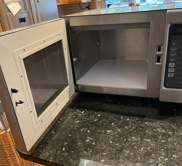 Amana Commercial Microwave URCS511 For Sale