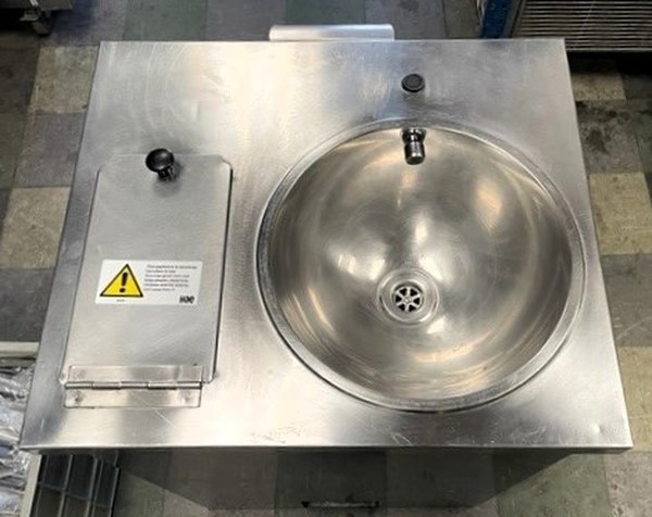 Secondhand Parry Mobile Heated Hand Wash Sink For Sale