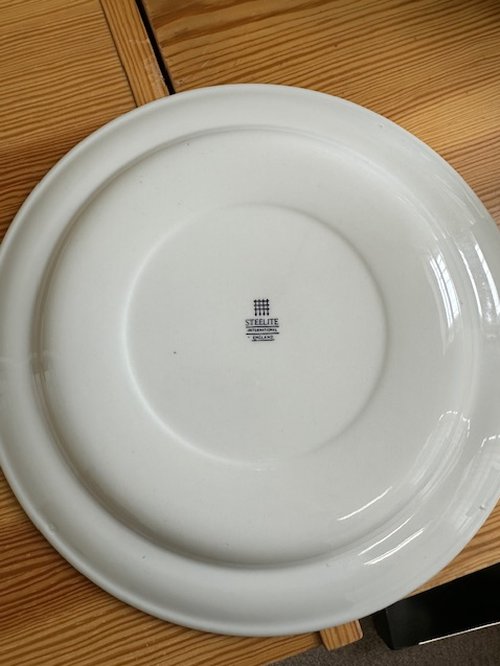 Secondhand Steelite 25cm Ceramic Plates In Assorted Colours For Sale Secondhand Steelite 25cm Ceramic Plates In Assorted Colours For Sale