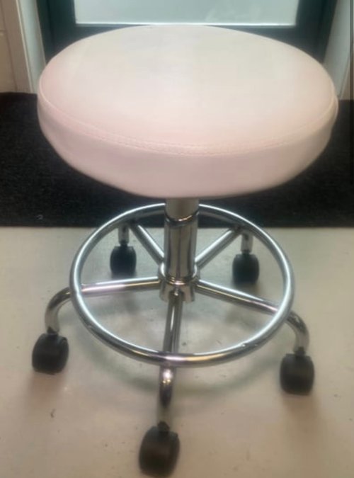 Secondhand 14x White Or Black Office Stool For Sale Secondhand 14x White Or Black Office Stool For Sale