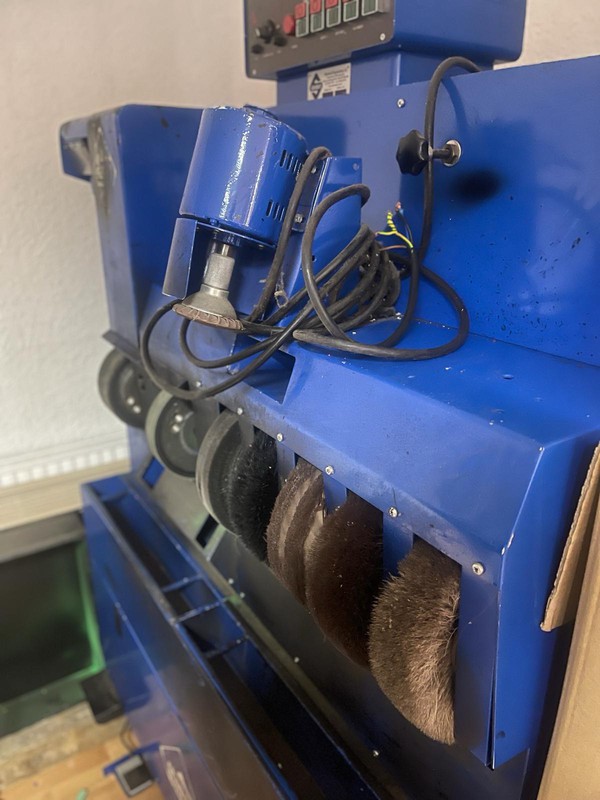 Shoe finishing machine with Naumkeag