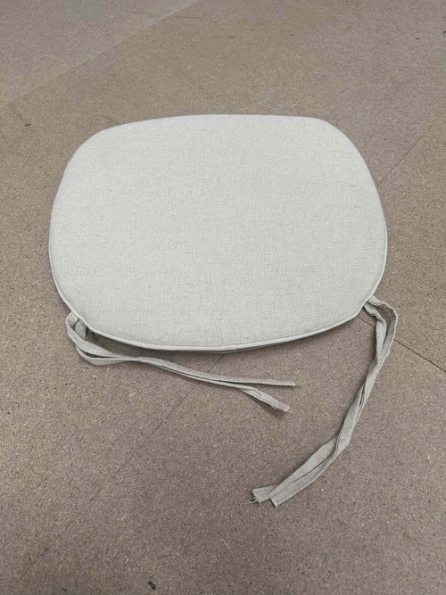 100x Tie-On Chair Cushions (NEW) 100x Tie-On Chair Cushions (NEW)