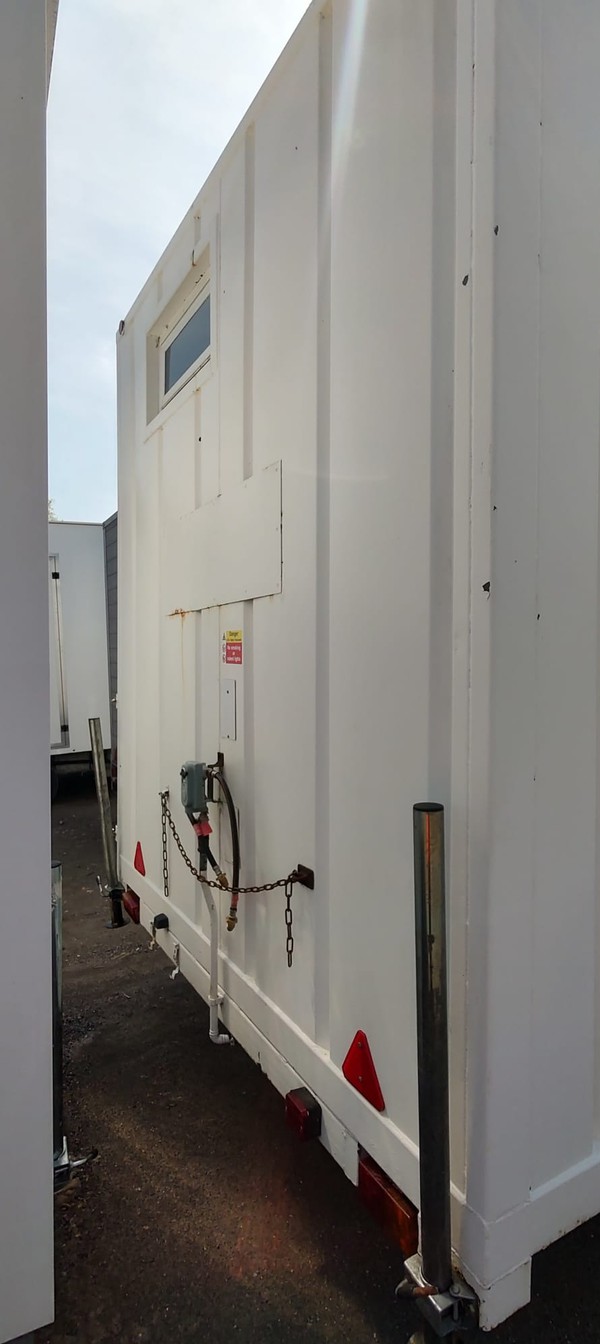 Secondhand Used 6 Bay Shower Trailer