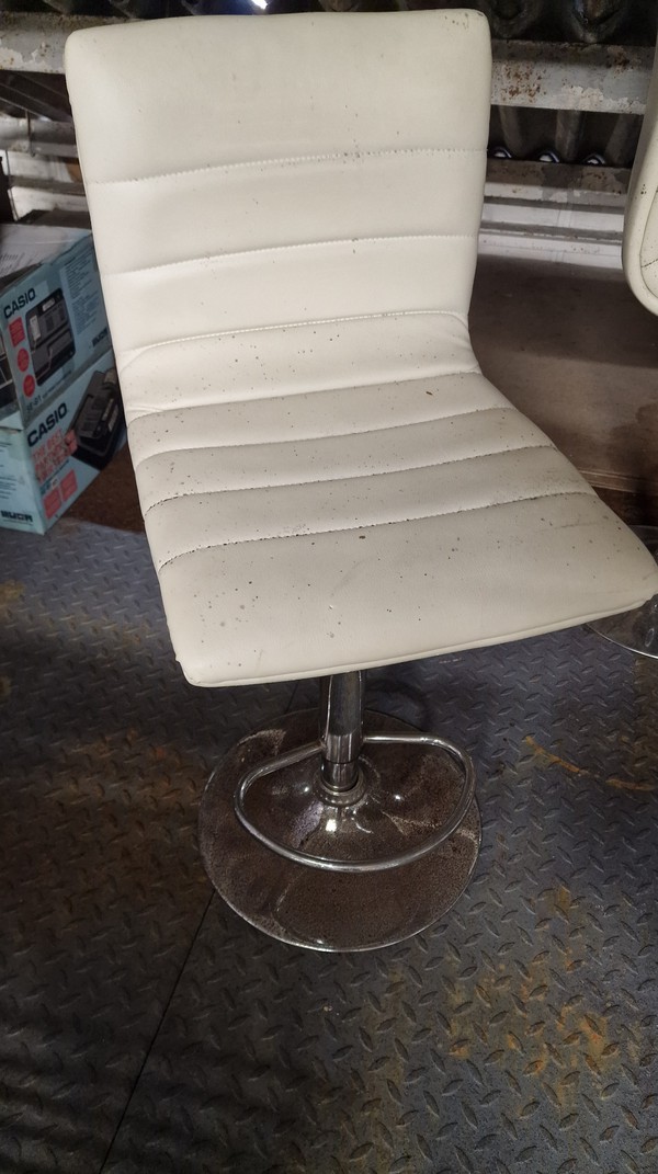 Secondhand 4x Leather Bar Stools