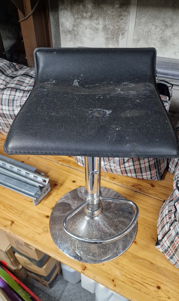4x Gas Lift Stools For Sale
