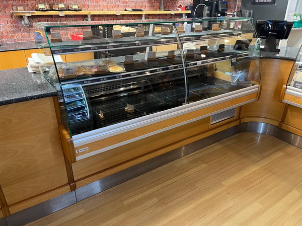 Full Counter Run Bakery Display For Sale