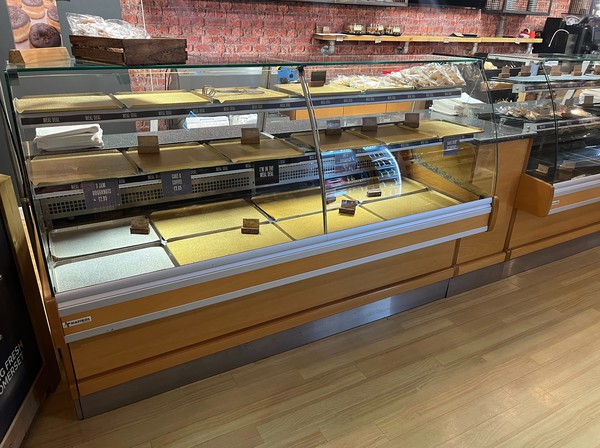 Secondhand Full Counter Run Bakery Display For Sale