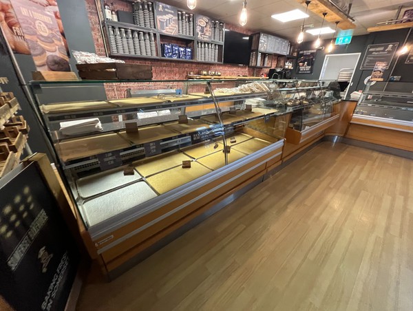 Secondhand Used Full Counter Run Bakery Display For Sale