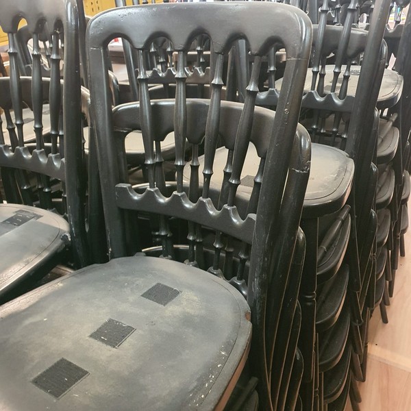 Secondhand Used 98x Black Cheltenham Chairs