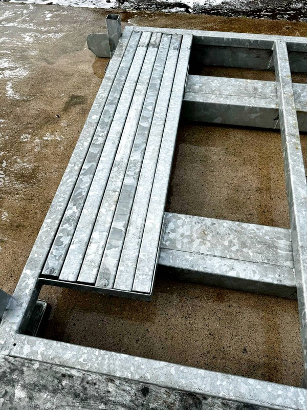 Barrier Stillage with removable legs