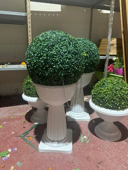 Artificial topiary balls