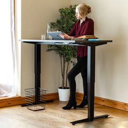 Height adjustable desk