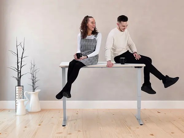 Heavy duty height adjustable desk