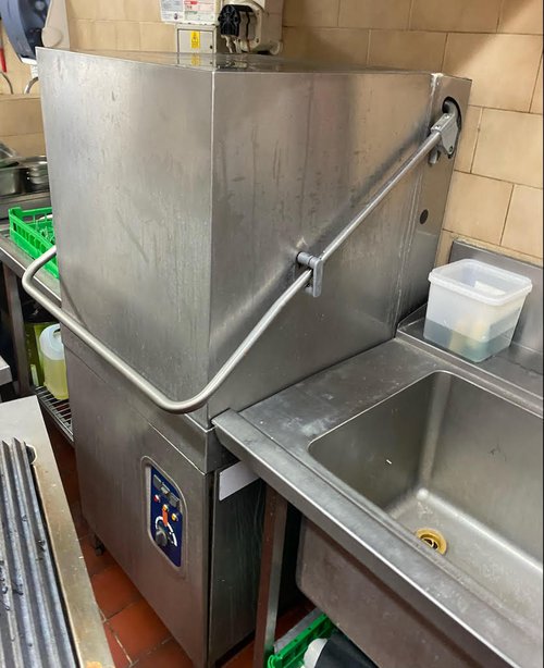Commercial dish washer Commercial dish washer