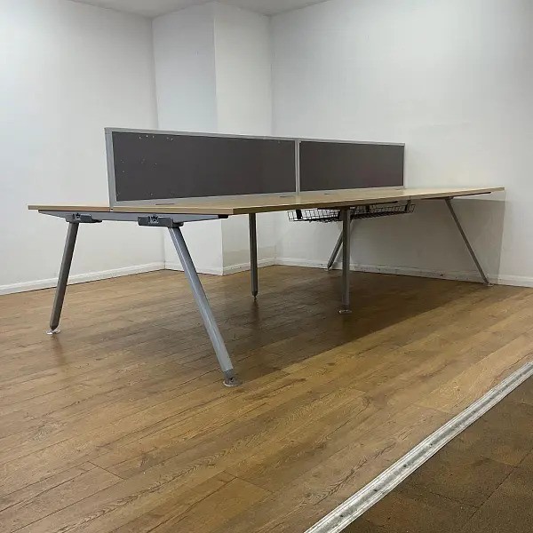 40x Oak 1400mm Bank Of 6 Bench Desk For Sale