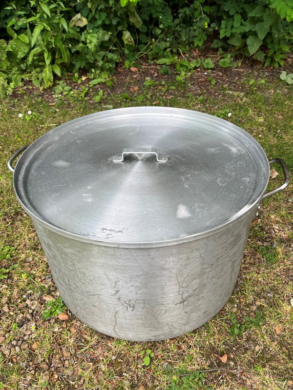 Secondhand Large Saucepans For Sale