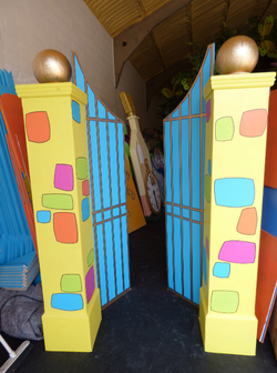 Secondhand Pillars And Gate Prop For Sale