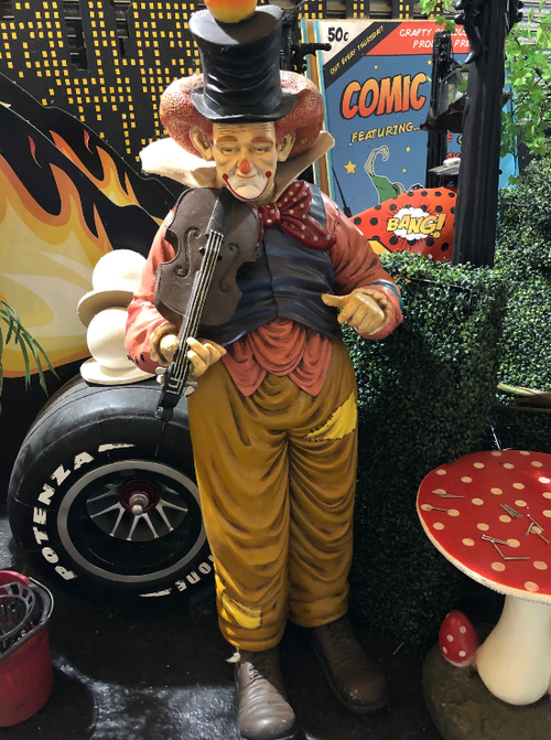 Secondhand Life Size Clown Statue With Violin For Sale Secondhand Life Size Clown Statue With Violin For Sale