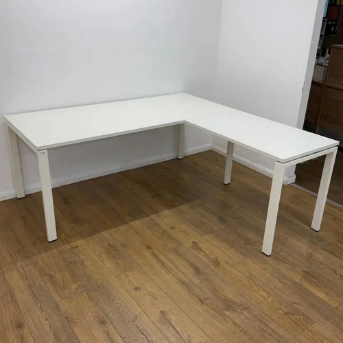 Bene White 1800mm Radial Desk Bene White 1800mm Radial Desk