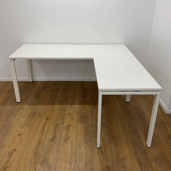 Bene  Radial Desk