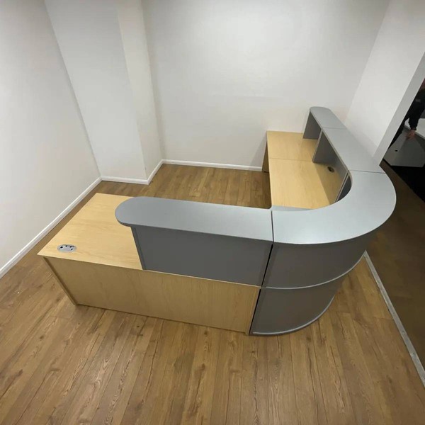 Second hand reception desk