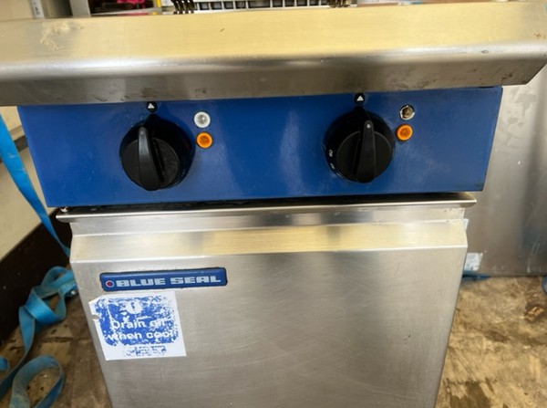 Blue Seal Twin E 44 Three Phase Fryer For Sale