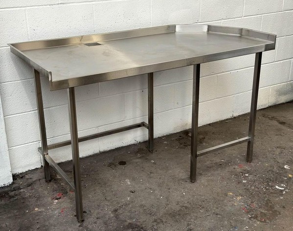 158cm Stainless Steel Table With Curved Edge