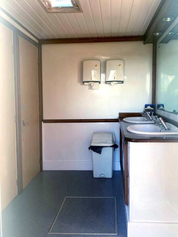 Toilet trailer vanity units