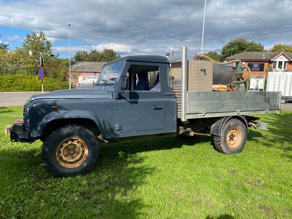 Landrover Defender 130 with vacuum tank