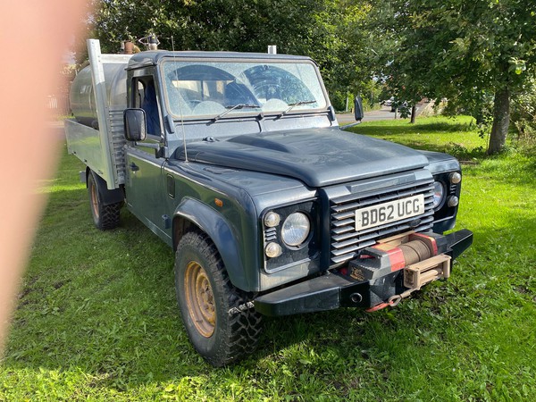 Secondhand Landrover Defender 130 vacuum tanker