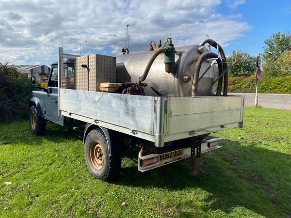 Toilet service Landrover with vacuum tank