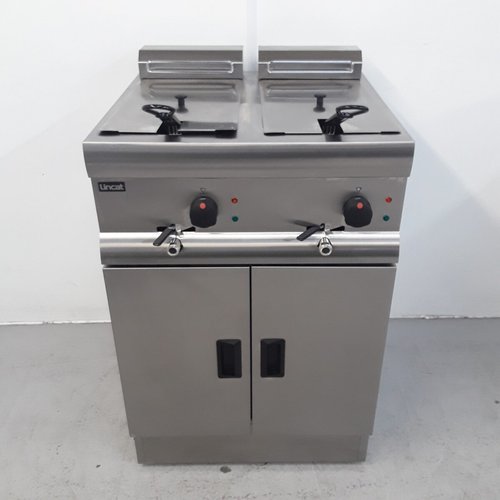 New B Grade Lincat Double Tank Electric Fryer 2x 9 Litre J18 For Sale New B Grade Lincat Double Tank Electric Fryer 2x 9 Litre J18 For Sale