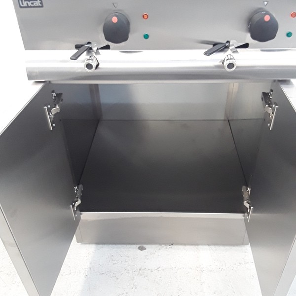 B Grade Lincat Double Tank Electric Fryer 2x 9 Litre J18