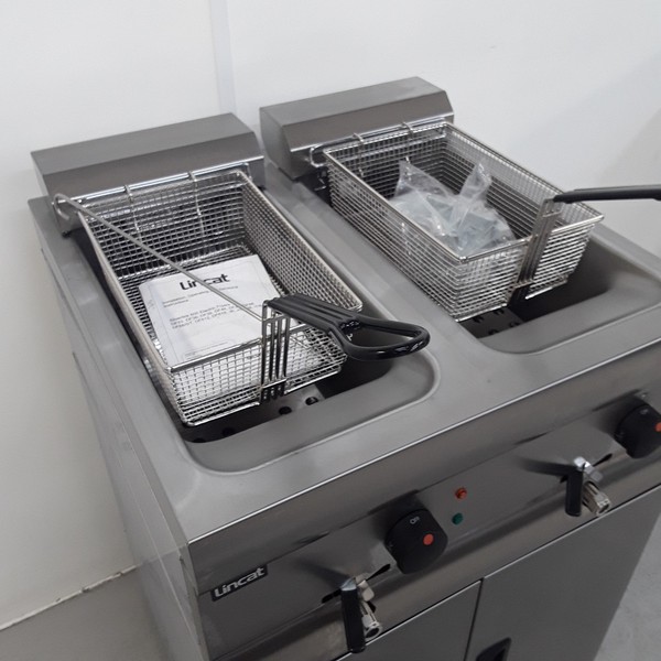 Lincat Double Tank Electric Fryer 2x 9 Litre J18