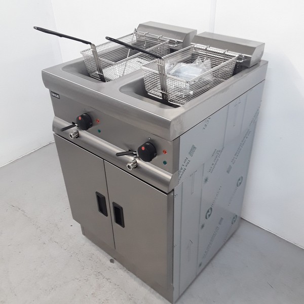 New B Grade Lincat Double Tank Electric Fryer 2x 9 Litre J18