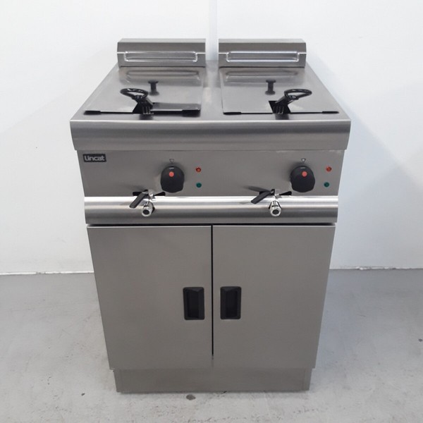 New B Grade Lincat Double Tank Electric Fryer 2x 9 Litre J18 For Sale