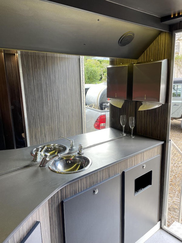 Luxury Silver 2+1 Toilet Trailer Unit - Somerset 3