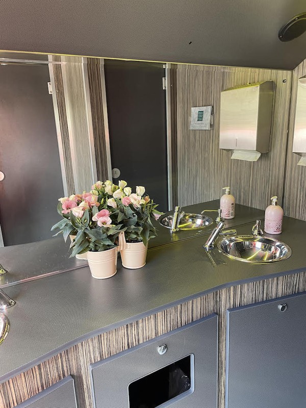 Luxury Silver 2+1 Toilet Trailer Unit - Somerset 6