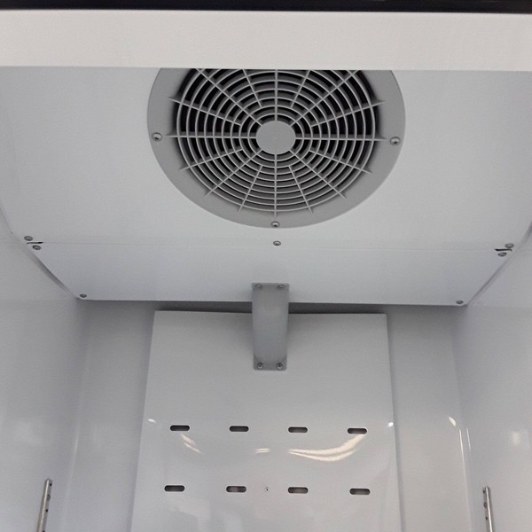 Fan cooled display fridge