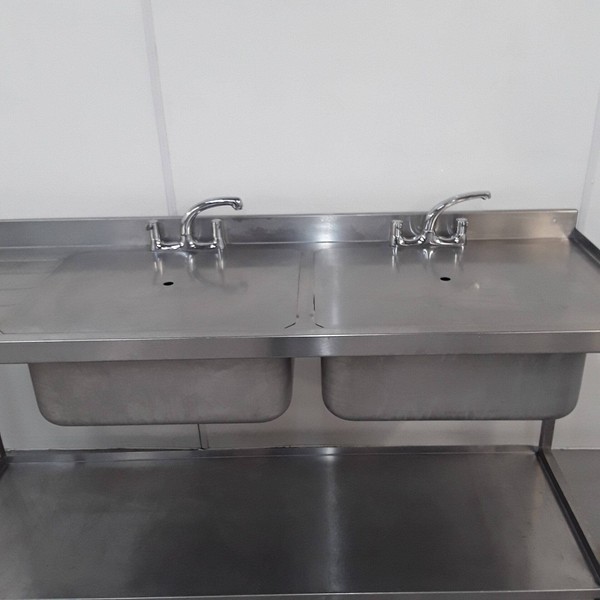 Double sink with coverers