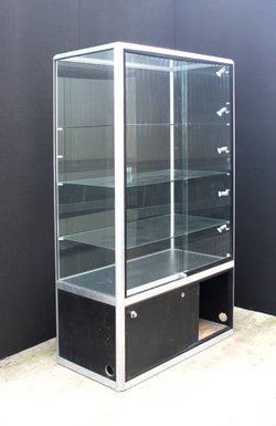 Exhibition / Shop display case with lights