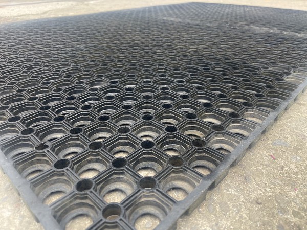 Black Rubber Honeycomb Indoor/Outdoor Matting