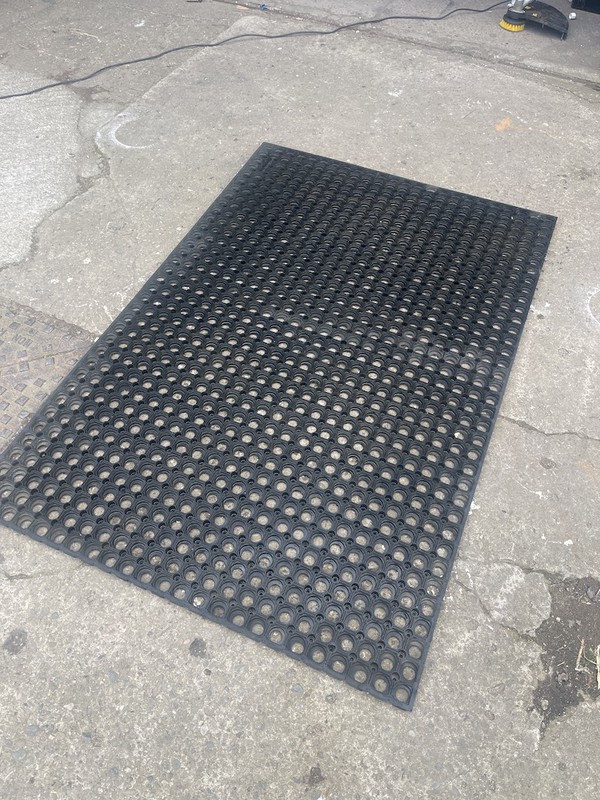 Rubber Honeycomb Indoor/Outdoor Matting