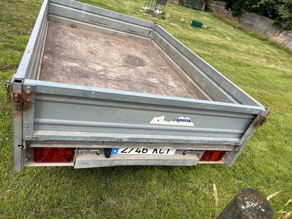 Drop site twin wheel trailer